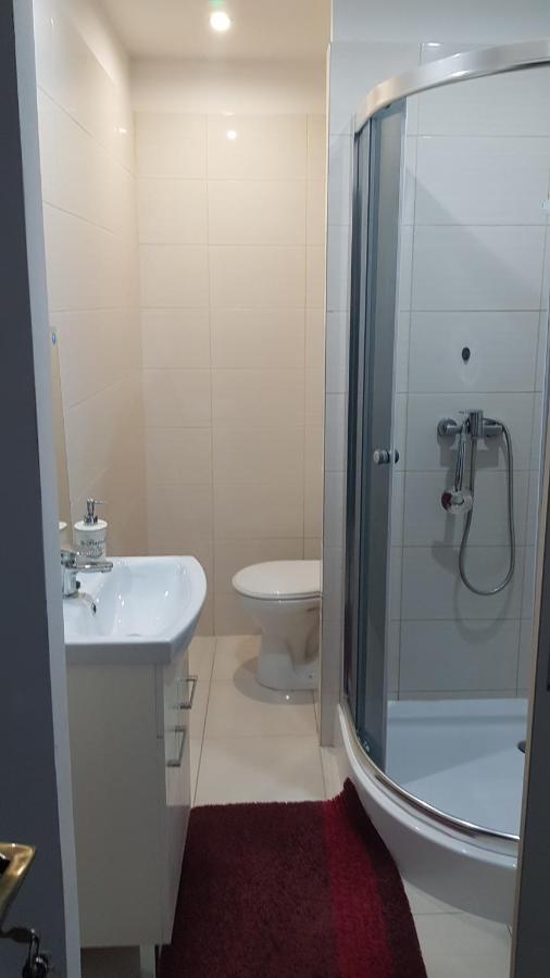 Szoba Konyha Lakas Komárno Buitenkant foto