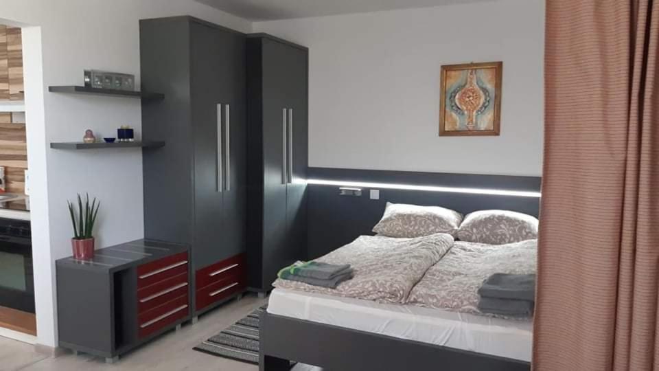 Szoba Konyha Lakas Komárno Buitenkant foto